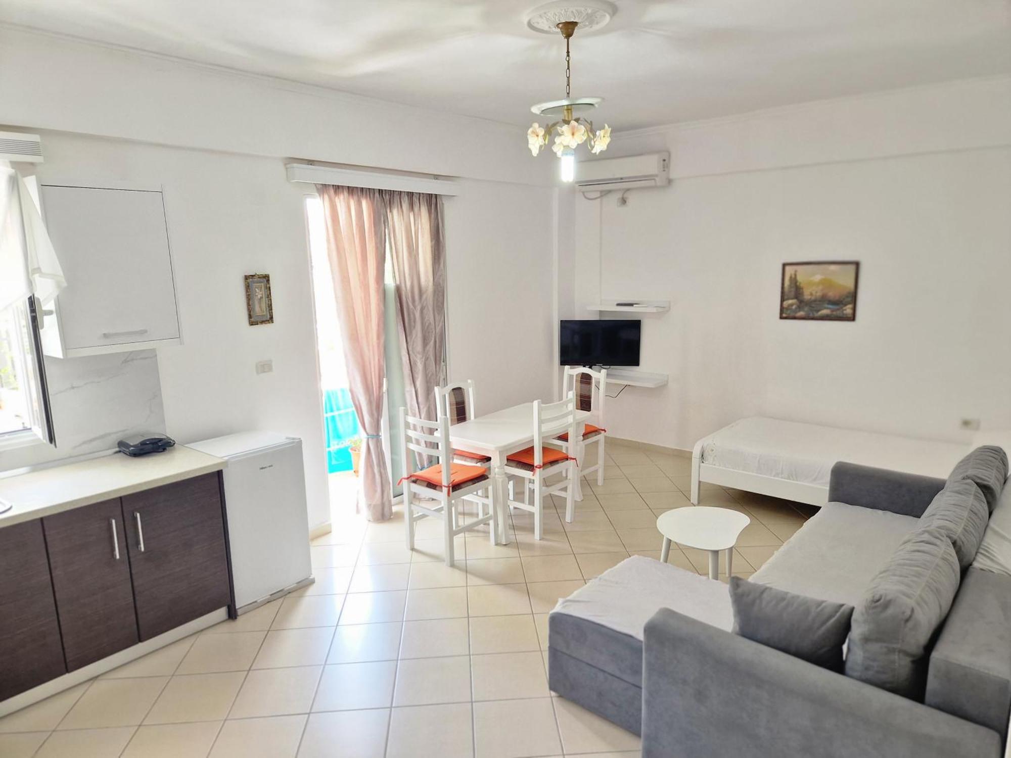 Sala Apartment'S Sarande Bilik gambar